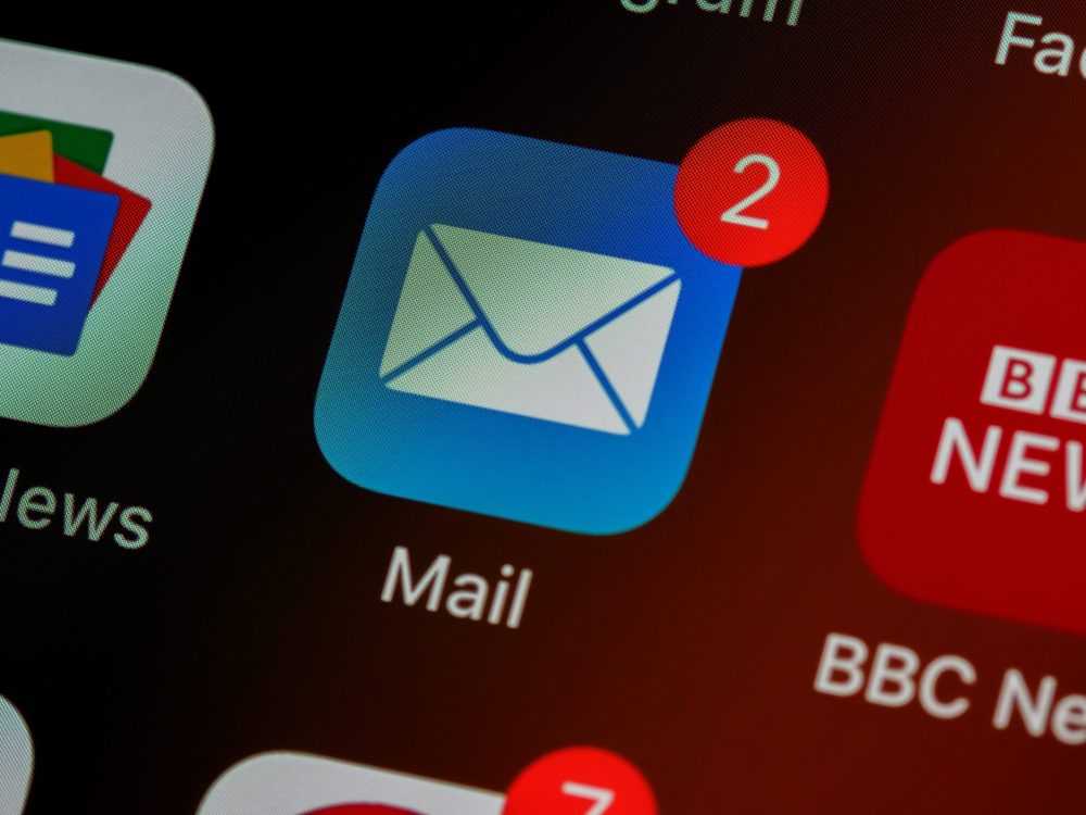 Email app with 2 new emails notification